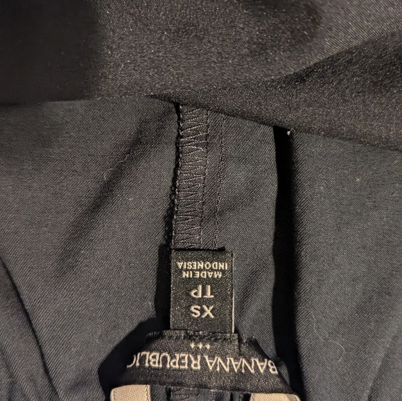 Banana Republic Cross-Front Tank Top - Size XS - Black Color - Minimalist & Chic - Picture 4 of 4